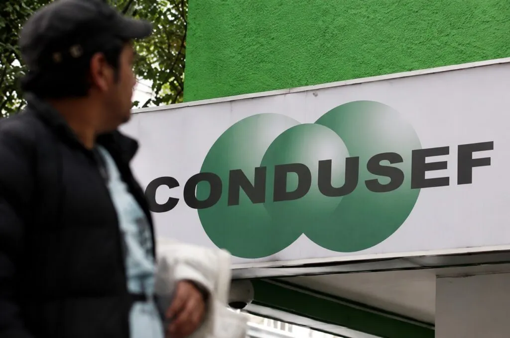 Transparencia en seguros con Formato Universal de Seguros presentado por CONDUSEF para facilitar comparación de pólizas