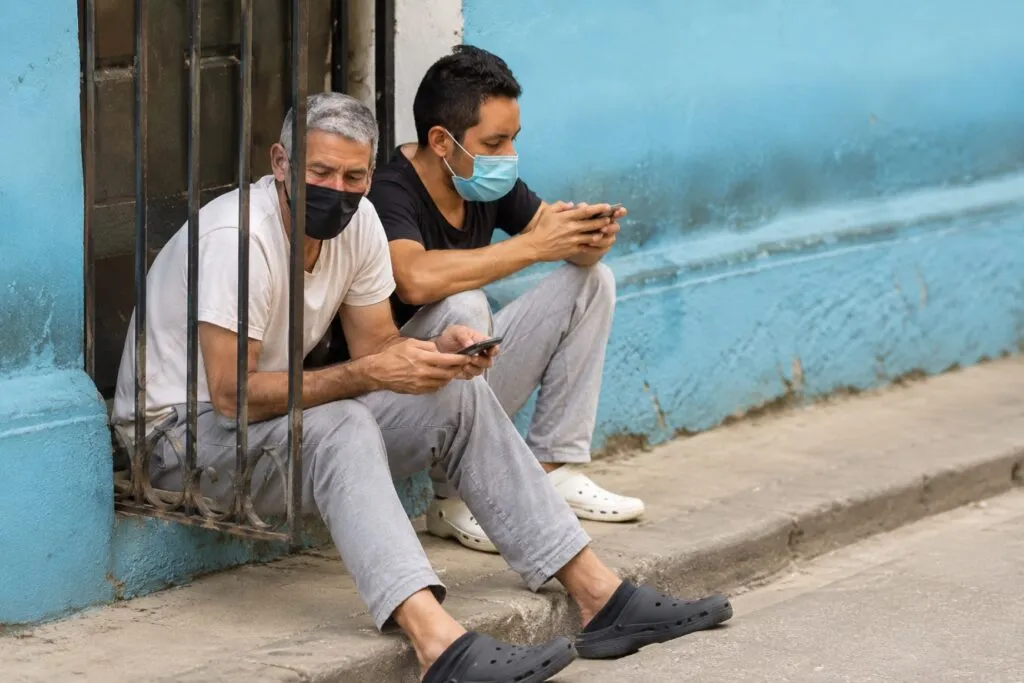 Seguro obligatorio para conductores y ampliación de pólizas en divisas dentro de la reforma aseguradora cubana