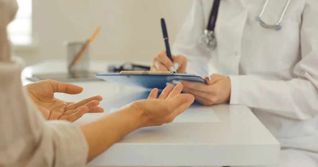 DIMAQ expande red de servicios con alianza de AXA.