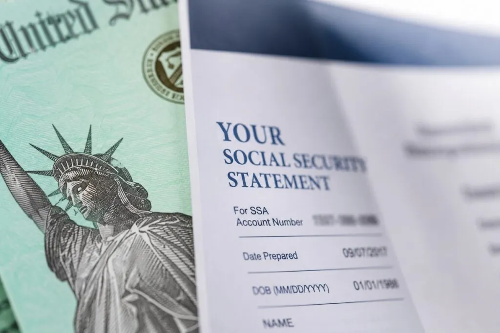 Seguro Social en Estados Unidos con información sobre beneficios, solicitud y pagos electrónicos.