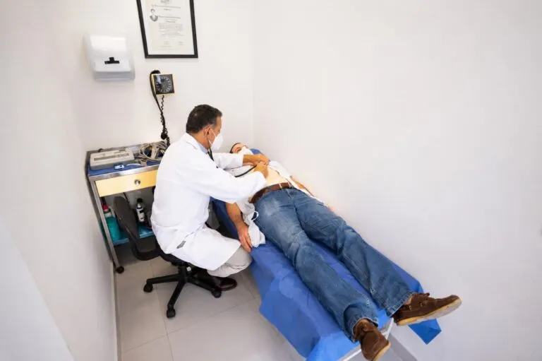 Seguro médico privado e IMSS con información sobre coberturas y opciones de atención médica en México
