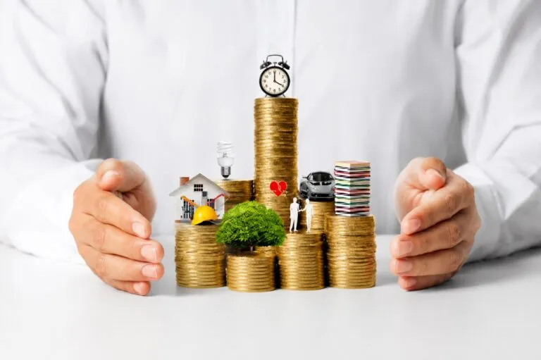Calculadora de ahorro para evaluar el costo real del seguro de vida vinculado a una hipoteca.