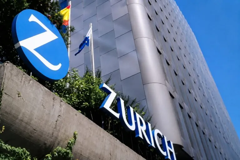 Centro de datos en España protegido con seguros especializados ante nuevos riesgos operativos e inversión digital.