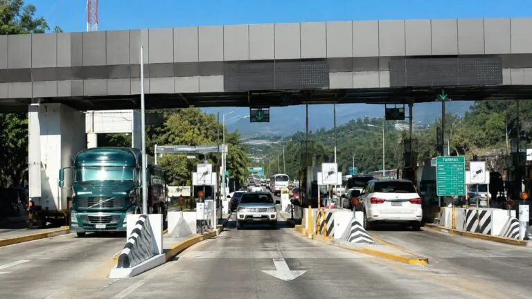 Seguro CAPUFE con cobertura para accidentes y daños en autopistas de México al pagar una caseta