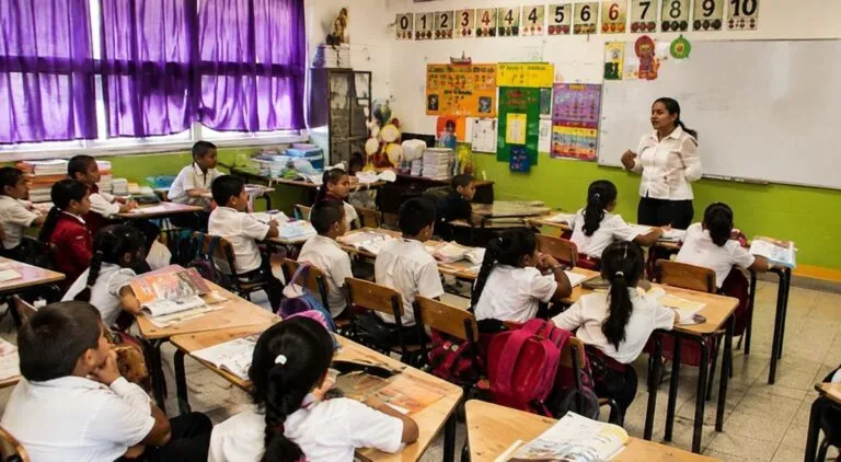 Seguro educativo en México para formar un fondo universitario y mantener protección financiera familiar