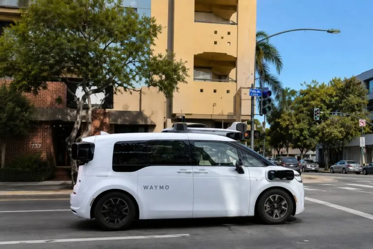 Taxis autónomos de Waymo reciben autorización para operar comercialmente en San Diego