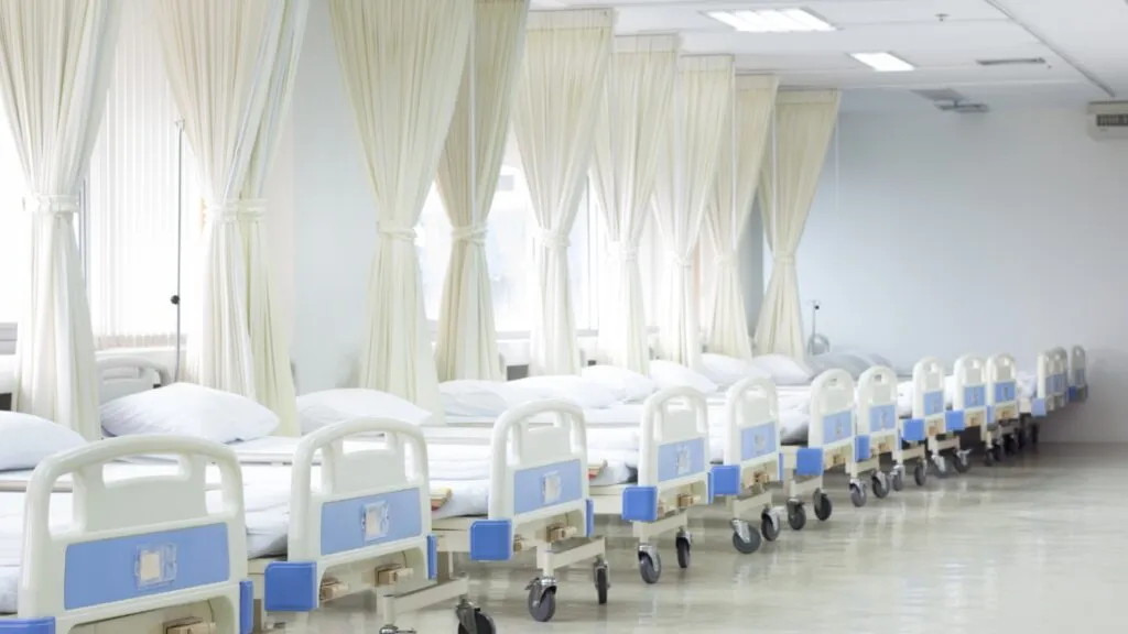 AMIS pide transparencia y criterios técnicos para los seguros de gastos médicos y los costos de hospitales privados en México