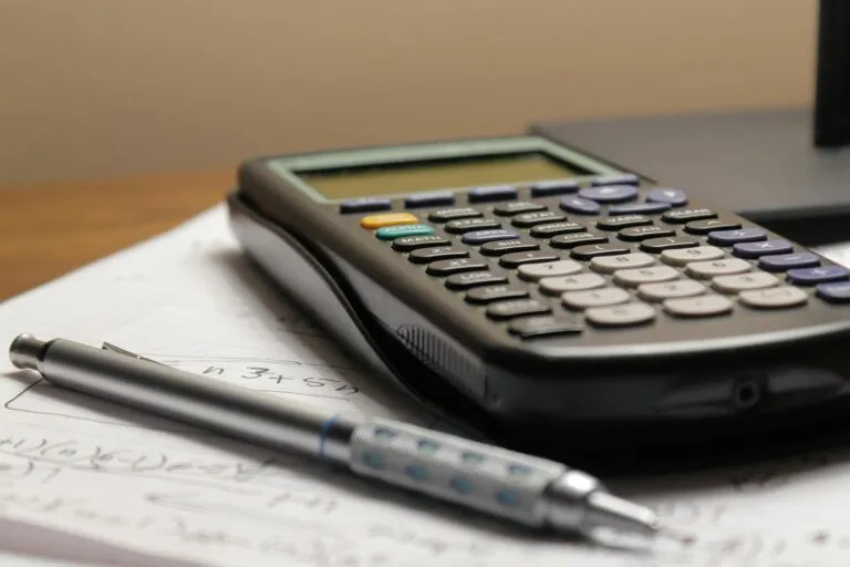Deducciones de empresas podrían cambiar en México ante la propuesta fiscal de Hacienda para 2027.