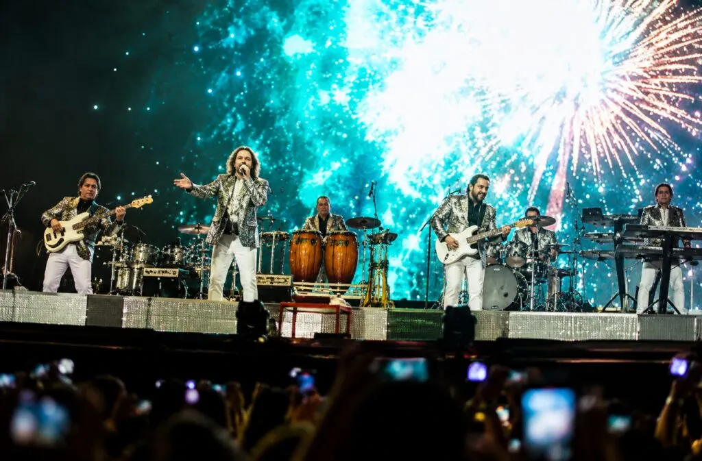 Los Bukis regresan a Ciudad de México para ofrecer un concierto en el Estadio GNP Seguros.