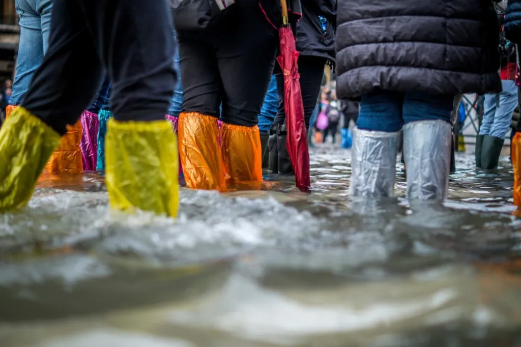 Seguros catastróficos protegen viviendas y empresas de México ante huracanes, inundaciones y terremotos.
