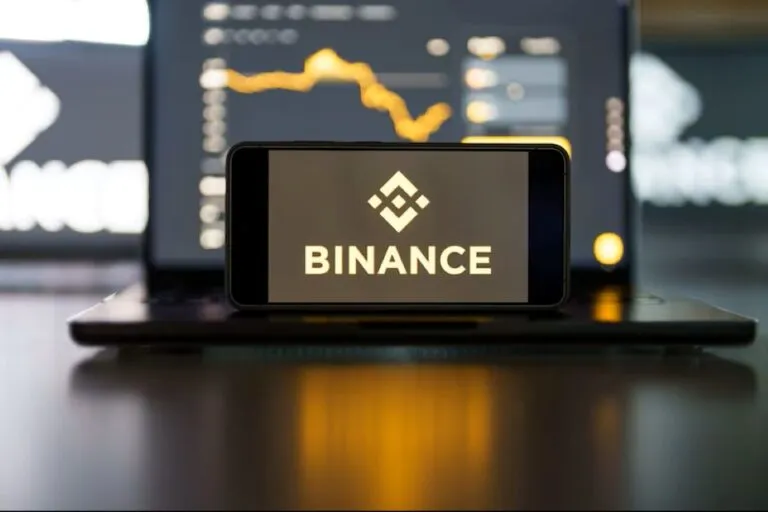 Representación de activos digitales protegidos después de un posible ataque informático contra Binance