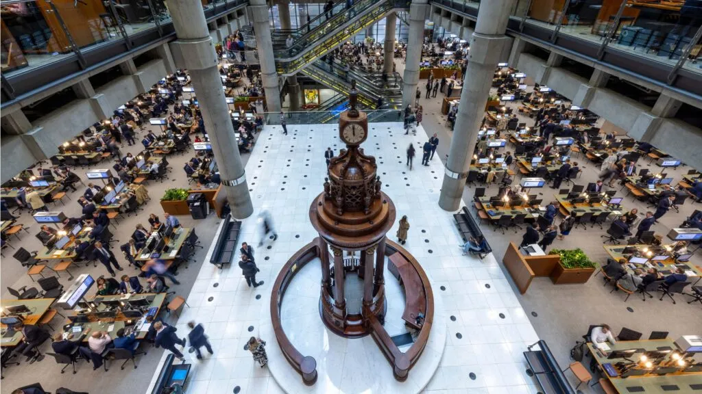 Nuevas reglas de Lloyd’s para estructuras de reaseguro promovidas por corredores, con límites de capital y controles de supervisión