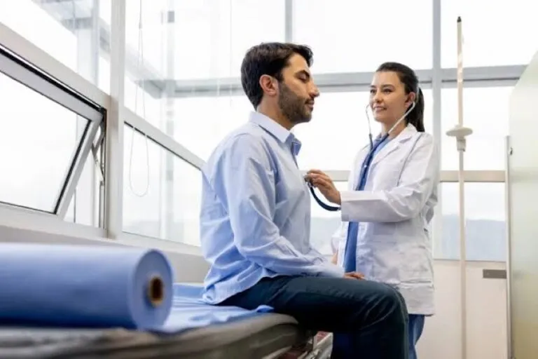 Seguro de gastos médicos pierde usuarios en México ante primas más caras y ajustes de cobertura para hogares y empresas.